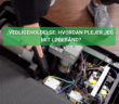 Person støvsuger motorrummet på et løbebånd som en del af vedligeholdelsen i hjemmetræningen.