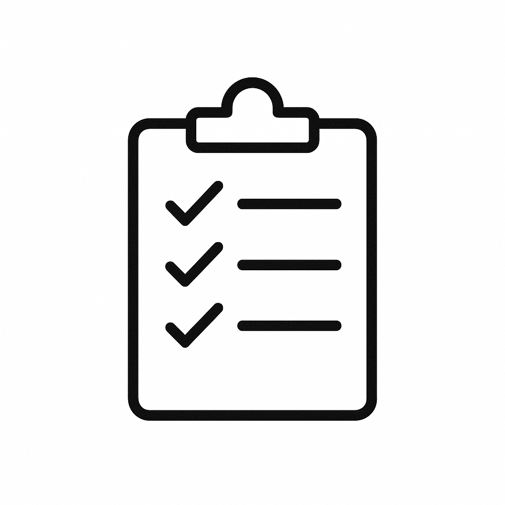 Sort-hvidt ikon af en clipboard med tre afkrydsede punkter, som symboliserer struktureret og planlagt træning med tydelige mål og opgaver.